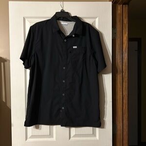 Columbia Man’s Black Short Sleeve Fishing Shirt size L
